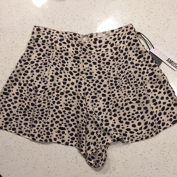 Amuse Society Pants - ⚡️FLASH SALE⚡️High waisted animal print shorts